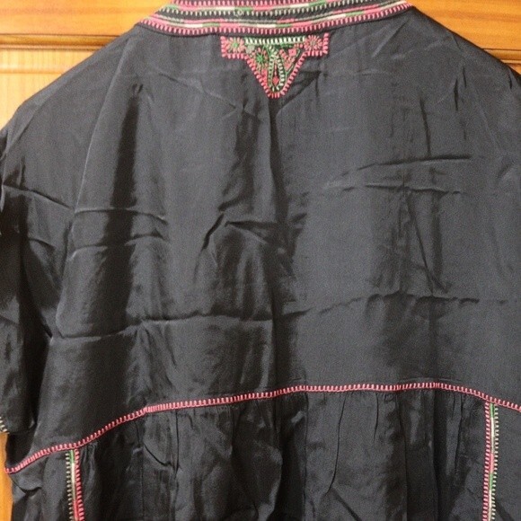 Pure DKNY Short Sleeve Colorful Embroidered Top Medium Rayon Chic Playful - Picture 11 of 15